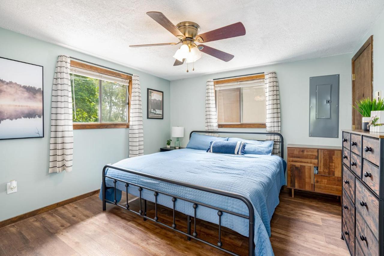 Quaint Loft Cabin W Hot Tub, Firepit, Deck & Grill Hedgesville المظهر الخارجي الصورة