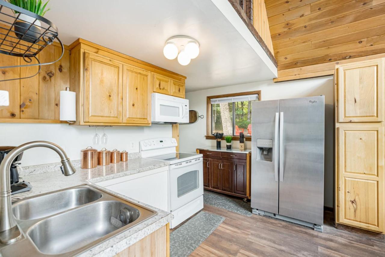 Quaint Loft Cabin W Hot Tub, Firepit, Deck & Grill Hedgesville المظهر الخارجي الصورة